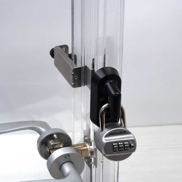 快適防犯　どあロックガード　南京錠タイプ　外開きドア用