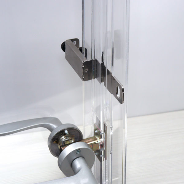 快適防犯　どあロックガード　南京錠タイプ　外開きドア用