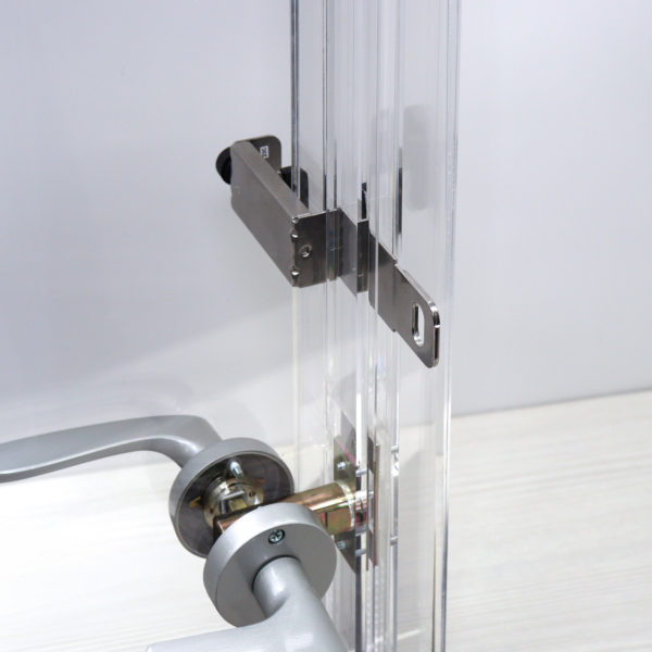 快適防犯　どあロックガード　南京錠タイプ　外開きドア用　南京錠付