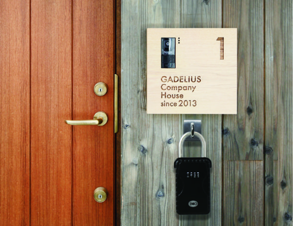 快適防犯　ネジ隠しカバー付アイプレート